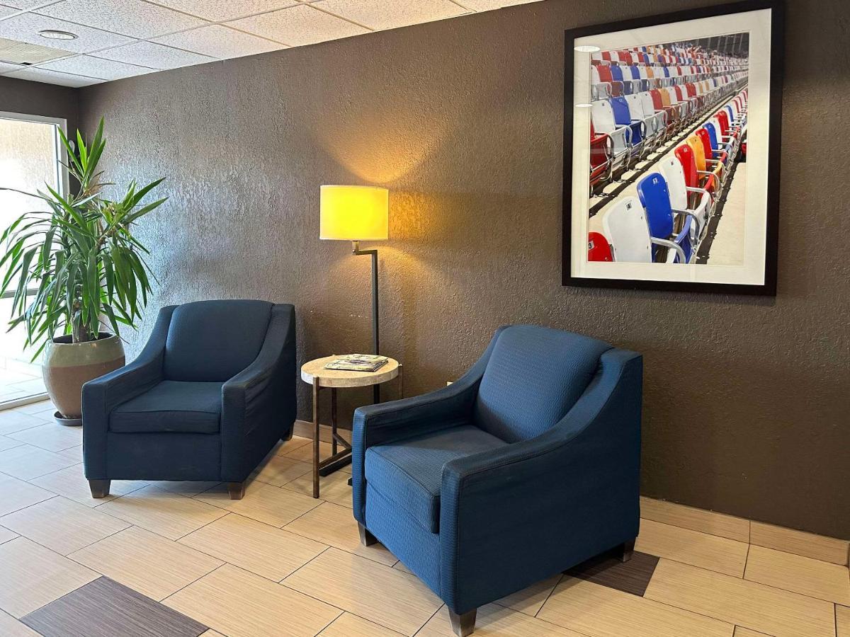 Comfort Suites Charlotte Airport Exterior photo